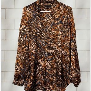 Karen Kane Blouse, polyester,collared,long sleeve, leopard print